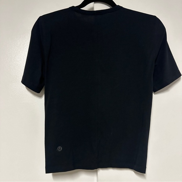 Lululemon Crescent T-Shirt, Twist Front Tee in Black Size 4 - Picture 4 of 4